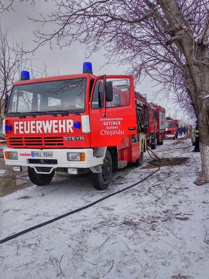 INCENDIU şi ALERTĂ în satul Ratuş, Criuleni. Mai multe echipaje ale pompierilor, la faţa locului (VIDEO/FOTO)