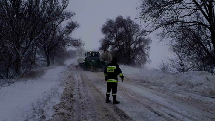 Se circulă fără dificultăţi pe toate drumurile naţionale. 150 de localităţi rămân în continuare fără curent