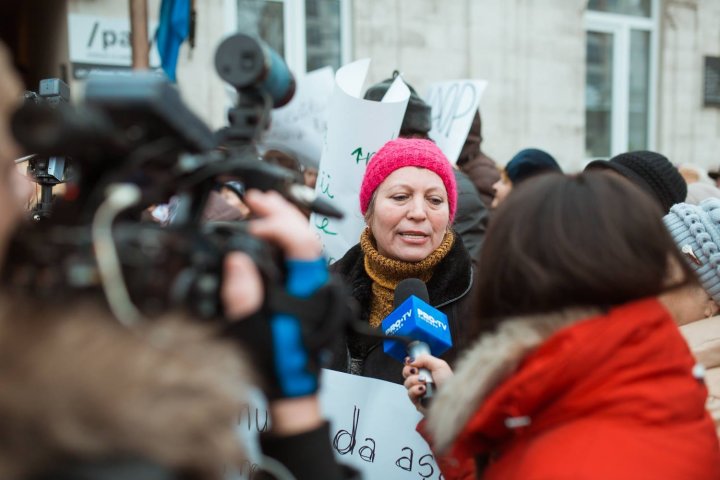 Protest la sediul PAS. Peste 400 de oameni și susținători ai Partidului ȘOR au organizat un flash-mob fiind nemulțumiți de activitatea Maiei Sandu