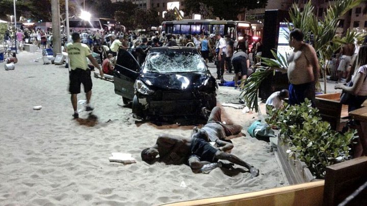 (IMAGINI ŞOCANTE) O mașină a intrat în mulțimea aflată pe plaja Copacabana din Rio de Janeiro. SUNT RĂNIŢI