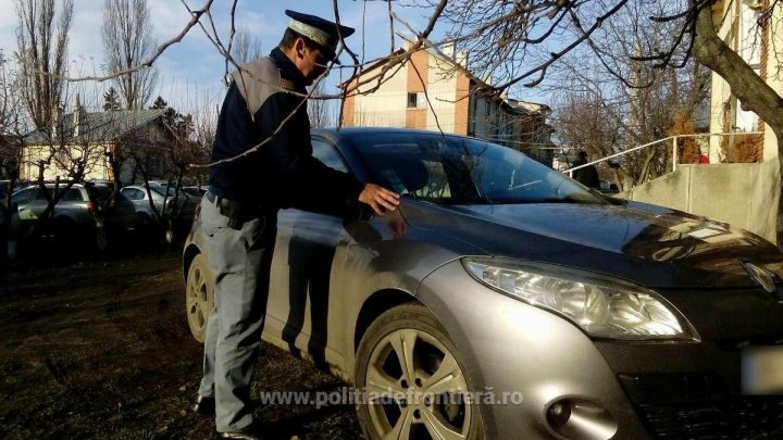 A căzut în plasa poliţiştilor de frontieră români. Un moldovean a rămas fără maşină la Albiţa (FOTO)