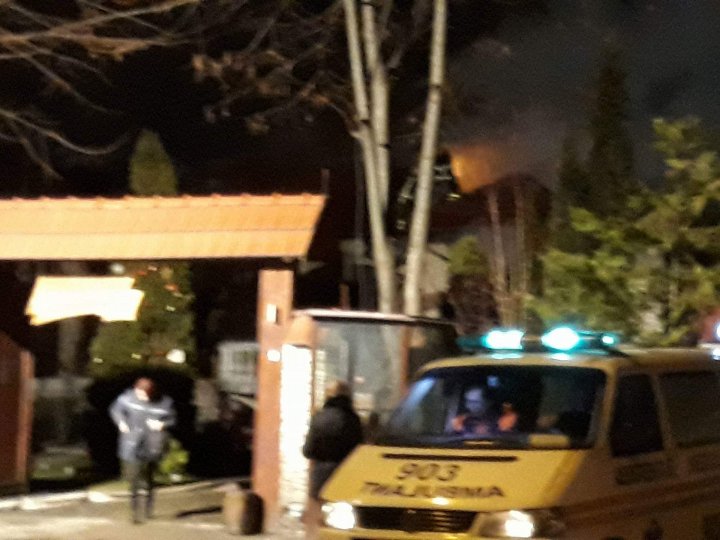 INCENDIU DE AMPLOARE în Chișinău! Două persoane au fost transportate la spital cu arsuri grave la mâini 