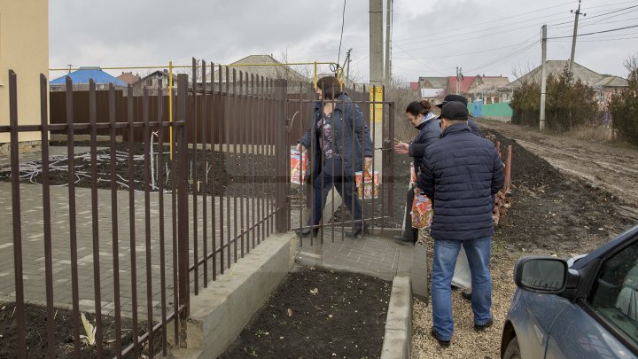 Daruri de peste ocean. 23 de familii defavorizate vor avea o masă de Crăciun plină cu bunătăți (FOTOREPORT)