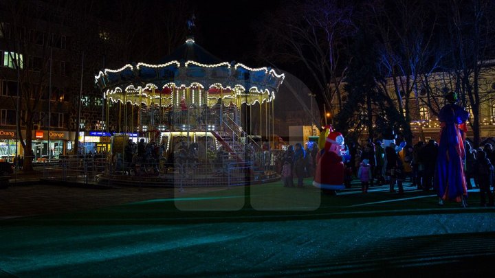 Atmosfera de poveste de pe 31 august a luat sfârşit! Tombolă cu premii și un concert grandios în ultima zi a Târgului Acasă de Crăciun