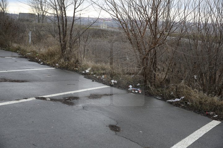 Monumentul de la complexul memorial din satul Nemţeni, VANDALIZAT. Au apărut inscripţii şi a fost vopsit în culorile tricolorului (FOTOREPORT)