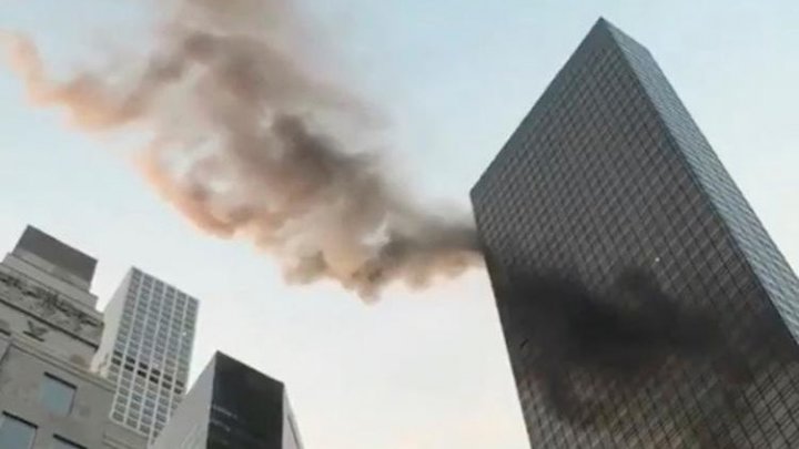 Două persoane au fost rănite în urma incendiului izbucnit pe acoperișul Turnului Trump din New York