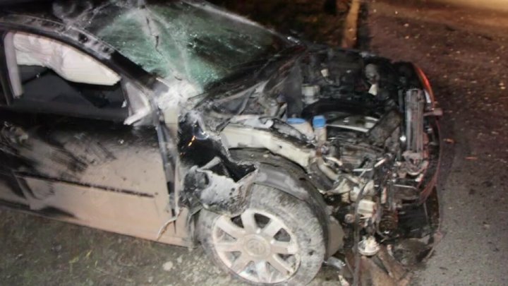 ACCIDENT CUMPLIT lângă Comrat. Un bărbat a murit, după ce căruţa în care se afla a fost lovită violent de o mașină (FOTO)