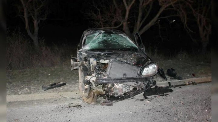 ACCIDENT CUMPLIT lângă Comrat. Un bărbat a murit, după ce căruţa în care se afla a fost lovită violent de o mașină (FOTO)