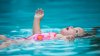 Înotul, sportul ideal pentru bebeluşi! Care este preţul unei şedinţe şi ce spun medicii