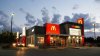 McDonalds va elimina definitiv cheeseburgerii din meniurile Happy Meal pentru copii