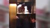 O mireasă a rămas blocată în lift și era să-și piardă propria nuntă