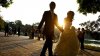 Afacere profitabilă în Vietnam: Închirierea de miri și nuntași pentru nunți false