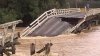 Ploi abundente în Noua Zeelandă. Un pod s-a prăbuşit în râu, iar zeci de maşini au rămas blocate în noroi (VIDEO) 
