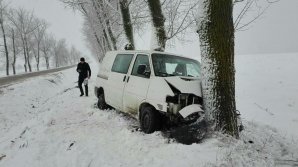 Accident pe şoseaua Bălți-Fălești-Sculeni. Patru persoane au ajuns la spital