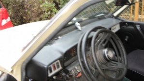 Maşina care a şocat lumea: avea 3 volane. Cui era destinată