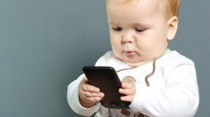 Atenţie, părinţi! Cum distruge smartphone-ul viitorul şi sănătatea copiilor