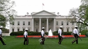 ALERTĂ LA CASA ALBĂ. O femeie a intrat cu mașina într-o barieră de la intrarea pe teritoriul reședinței președintelui american