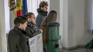 Flashmob marca PL la Primărie. Radu: Distrage atenţia de la problemele oraşului