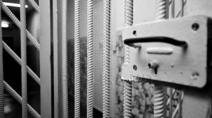 A evadat din escortă, a rănit un procuror, a violat şi a omorât o minoră din Ungheni. Inculpatul şi-a aflat SENTINŢA