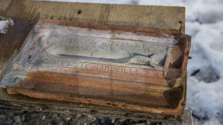 Conacul boierului Ștefan Gonat din satul Zberoaia se află într-o stare de degradare şi are nevoie urgent de reparaţii (FOTOREPORT)