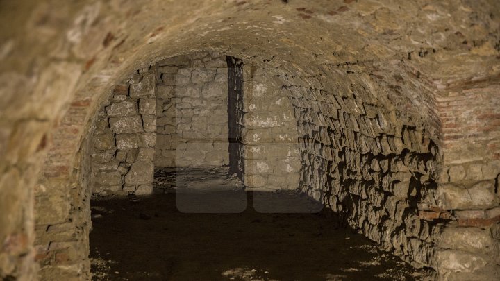 Conacul boierului Ștefan Gonat din satul Zberoaia se află într-o stare de degradare şi are nevoie urgent de reparaţii (FOTOREPORT)