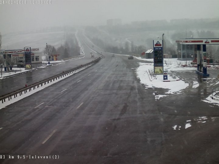 NINGE ÎN MOLDOVA! Cum se circulă la această oră pe drumurile din țară (FOTO)