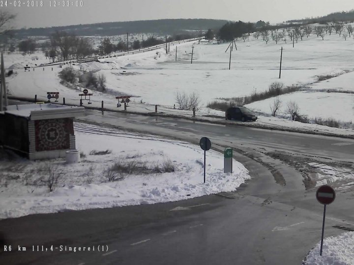 NINGE ÎN MOLDOVA! Cum se circulă la această oră pe drumurile din țară (FOTO)