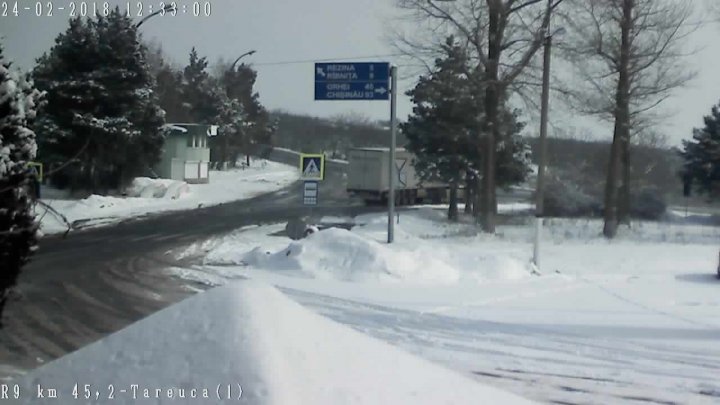 NINGE ÎN MOLDOVA! Cum se circulă la această oră pe drumurile din țară (FOTO)