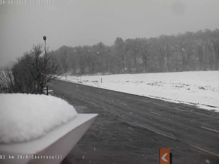 NINGE ÎN MOLDOVA! Cum se circulă la această oră pe drumurile din țară (FOTO)