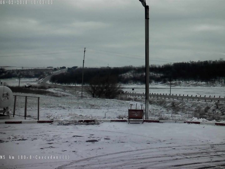 Ninsoarea slabă a scos peste 250 de drumari la muncă. Care este starea şoselelor din ţară (FOTO)