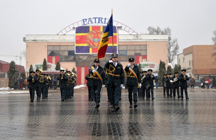 Brigada DACIA, la 26 de ani. Militarii au făcut spectacol de excepție cu lupte corp la corp şi focuri de arme