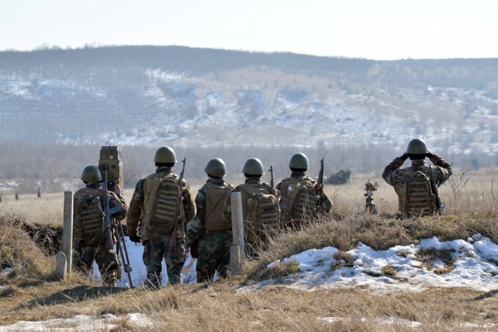 Exerciții militare și trageri de luptă în garnizoana Cahul (GALERIE FOTO)