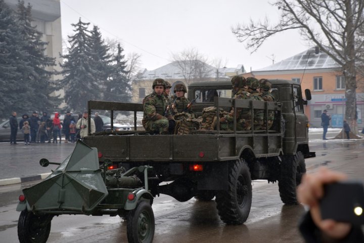 Brigada DACIA, la 26 de ani. Militarii au făcut spectacol de excepție cu lupte corp la corp şi focuri de arme