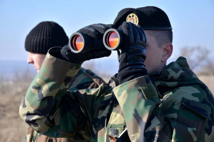 Exerciții militare și trageri de luptă în garnizoana Cahul (GALERIE FOTO)