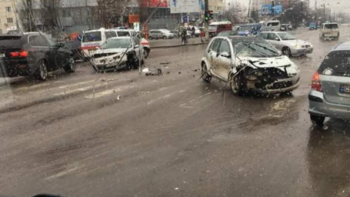 Accident violent pe strada Alba Iulia din sectorul Buiucani al Capitalei (FOTO)