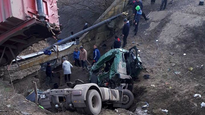 ACCIDENT HORROR la Taraclia. Şoferul a scăpat cu viaţă în mod miraculos (VIDEO)