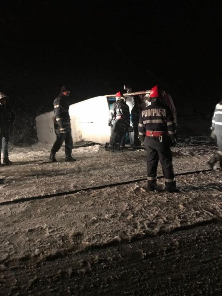 Microbuz cu moldoveni, implicat în accident în Vaslui. O persoană a avut nevoie de îngrijiri medicale