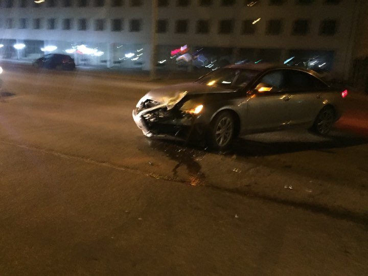 ACCIDENTE TERIBILE noaptea trecută în Capitală. Mai multe persoane au ajuns la spital (FOTO)