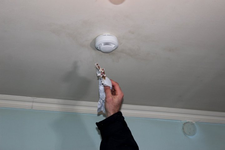 O casă protejată, o viață salvată. Peste 1500 de detectoare de fum, instalate în locuințele oamenilor (FOTO)