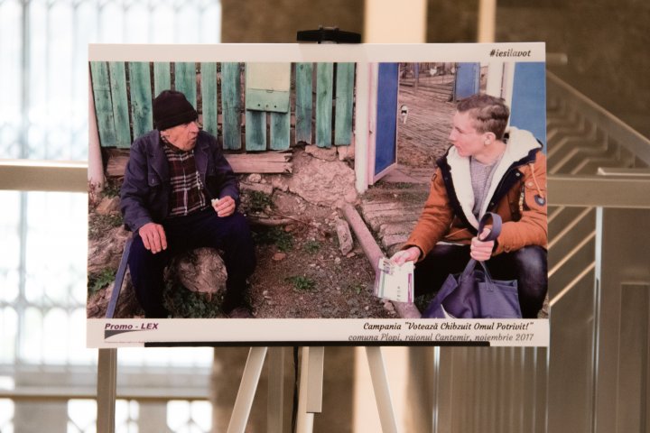 Parlamentul găzduiește expoziția cu genericul IEŞI LA VOT. Care este scopul (FOTO)