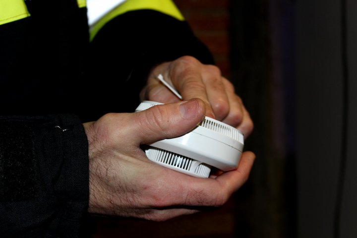 O casă protejată, o viață salvată. Peste 1500 de detectoare de fum, instalate în locuințele oamenilor (FOTO)