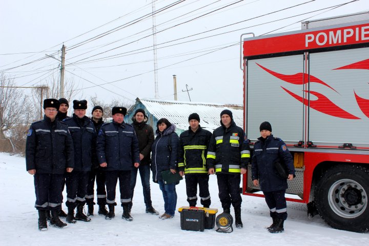 O casă protejată, o viață salvată. Peste 1500 de detectoare de fum, instalate în locuințele oamenilor (FOTO)