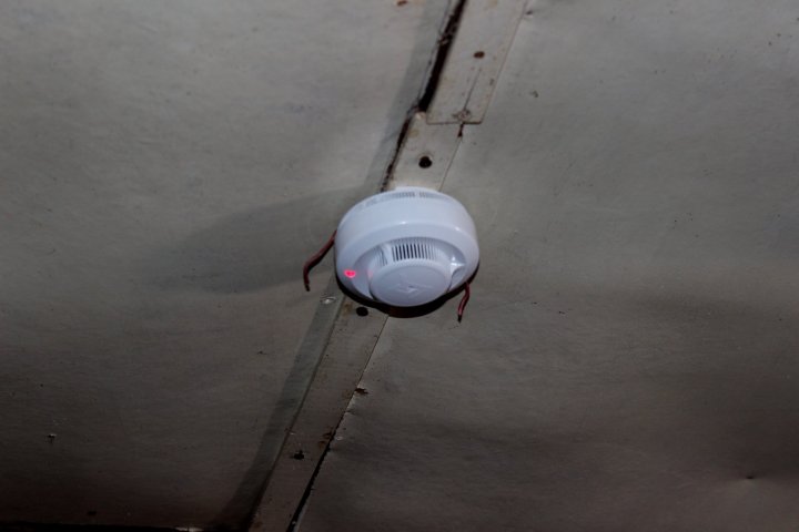 O casă protejată, o viață salvată. Peste 1500 de detectoare de fum, instalate în locuințele oamenilor (FOTO)