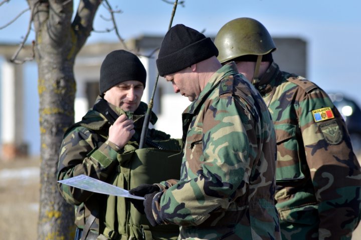 Exerciții militare și trageri de luptă în garnizoana Cahul (GALERIE FOTO)