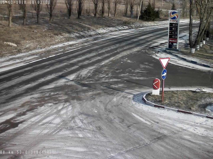 Ninsoarea slabă a scos peste 250 de drumari la muncă. Care este starea şoselelor din ţară (FOTO)