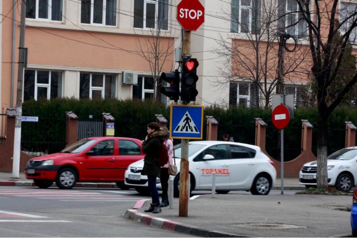 Culoarea roșie a semafoarelor în România, sub formă de inimioare pentru Valentine's Day (FOTO)