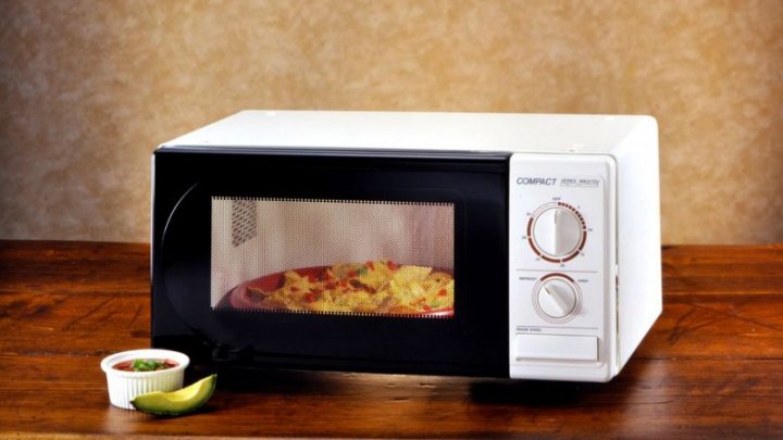 Trei alimente pe care nu știai că poți să le pui la microunde