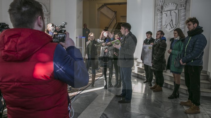 Flashmob marca PL la Primărie. Radu: Distrage atenţia de la problemele oraşului