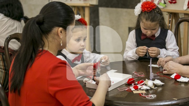 Parlamentul, împânzit de vestitori ai primăverii. În premieră, deputaţii, alături de copii, au confecționat mărțișoare (FOTO)