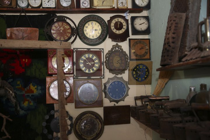 Muzeu în casă și în beci! Un avocat pasionat de istorie are o colecţie impresionantă de relicve (FOTOREPORT)